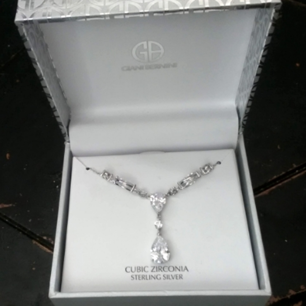 NWTS STERLING SILVER CZ DROP NECKLACE